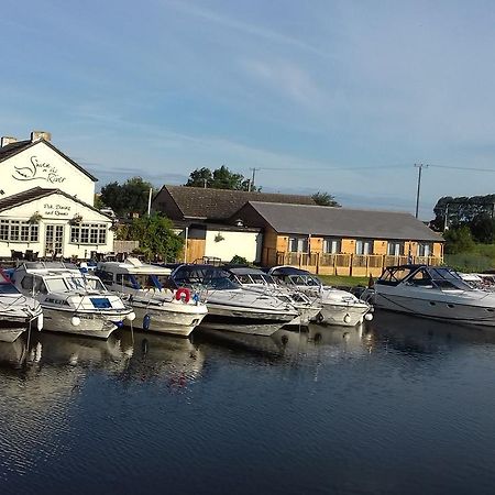 The Swan On The River Hotel Ели Екстериор снимка