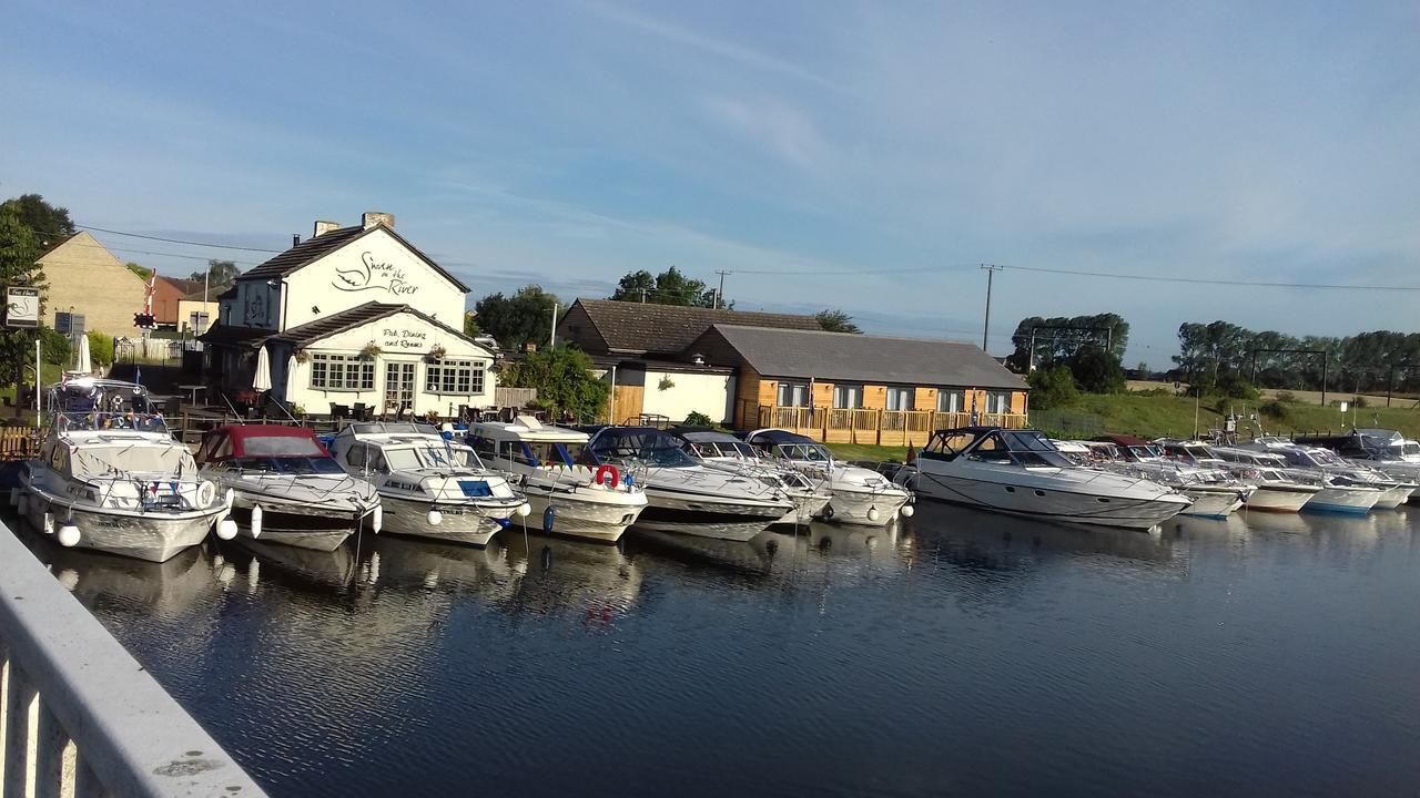 The Swan On The River Hotel Ели Екстериор снимка