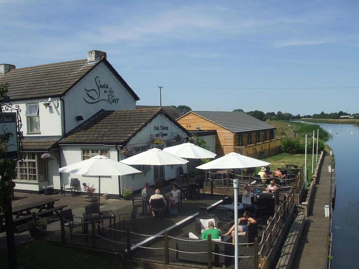 The Swan On The River Hotel Ели Екстериор снимка